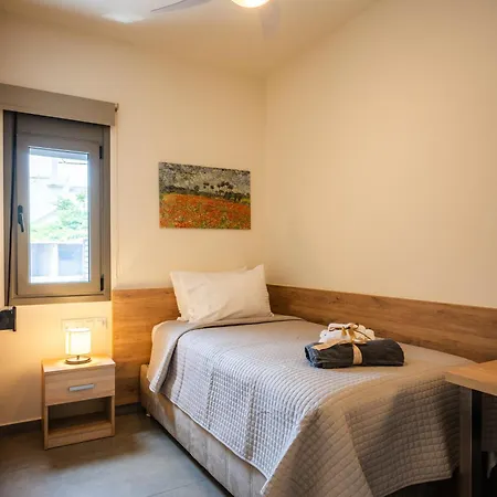 Erato - Newly Renovated With Parking דירה