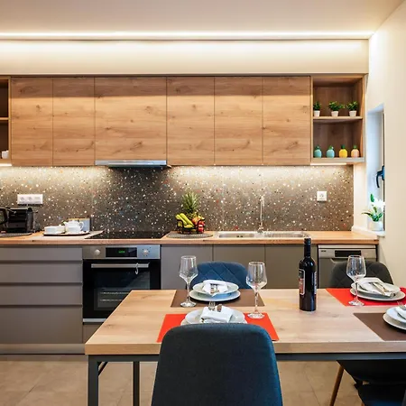 דירה Erato - Newly Renovated With Parking *