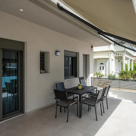 Erato - Newly Renovated With Parking *